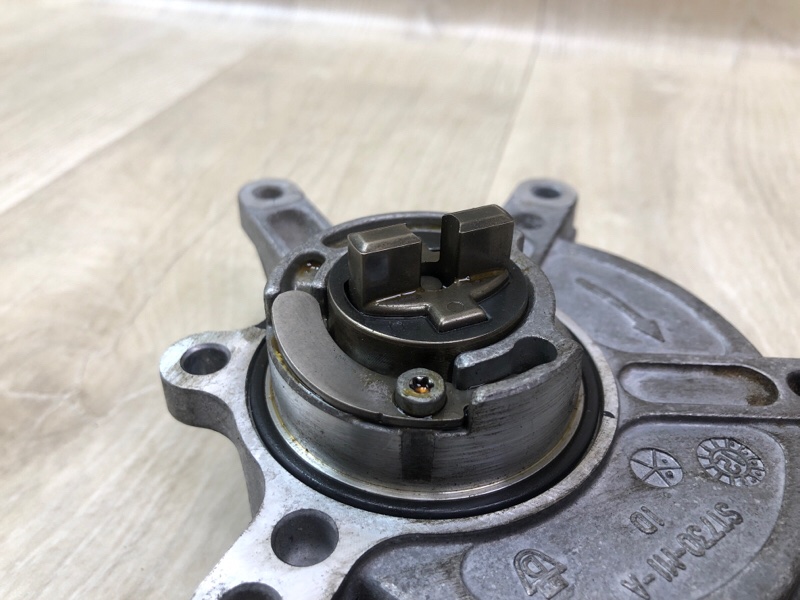 Вакуумный насос MERCEDES GL-CLASS X166 12-16 M278928 4.7L Вакуумный насос MERCEDES GL-CLASS X166 12-16 M278928 4.7L