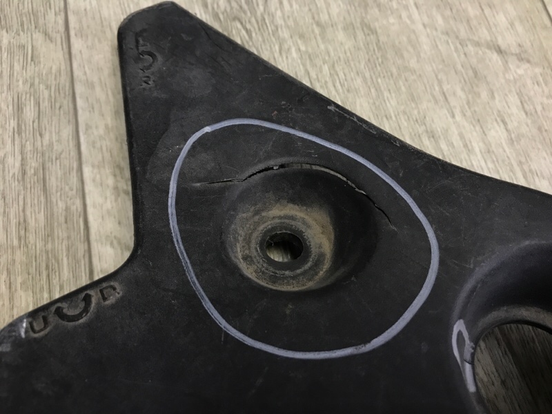 Накладка замка капота MDX (YD2) 06-13 2008 Внедорожник 3.7 J37A1