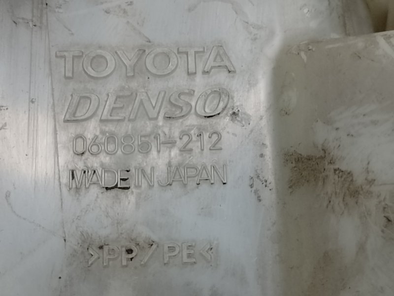 Бачок омывателя CAMRY 40 06-11