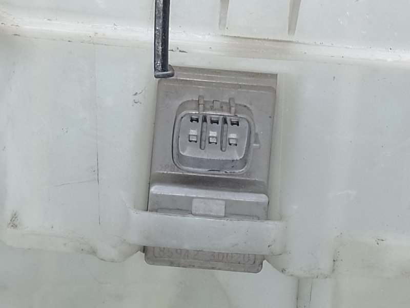 Бачок омывателя CAMRY 40 06-11