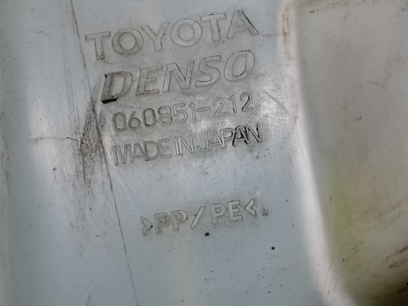 Бачок омывателя CAMRY 40 06-11