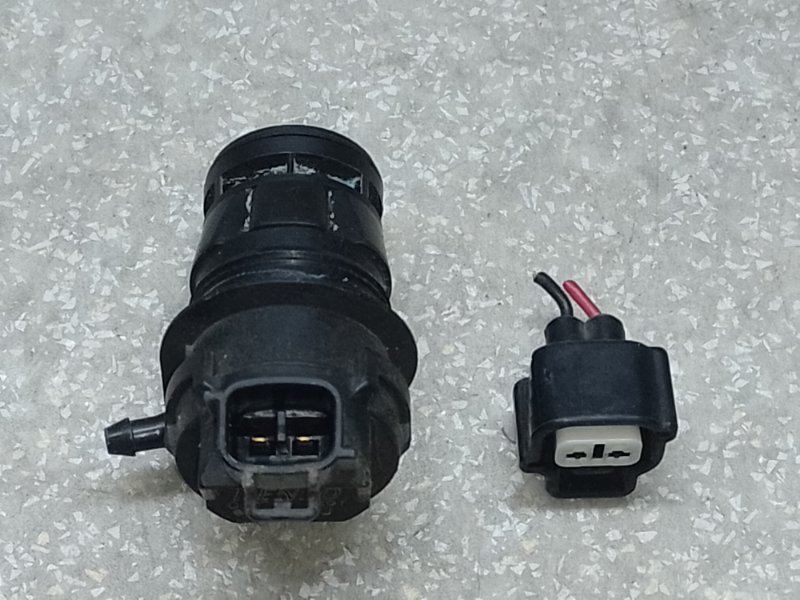 Насос омывателя стекла передний CAMRY 40 06-11