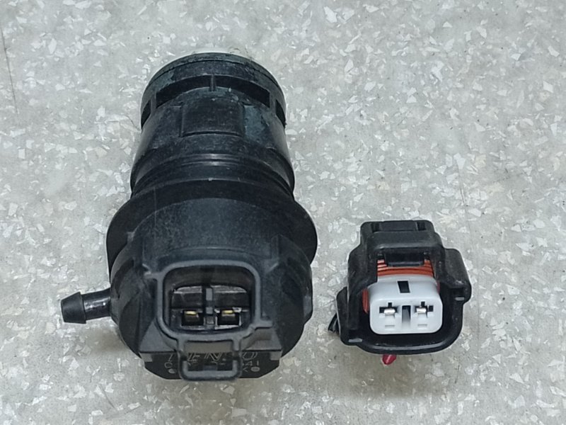 Насос омывателя стекла передний CAMRY 40 06-11