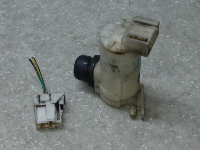 Насос омывателя стекла передний NISSAN X-TRAIL T30 01-07 28920-50Y00 Б/У