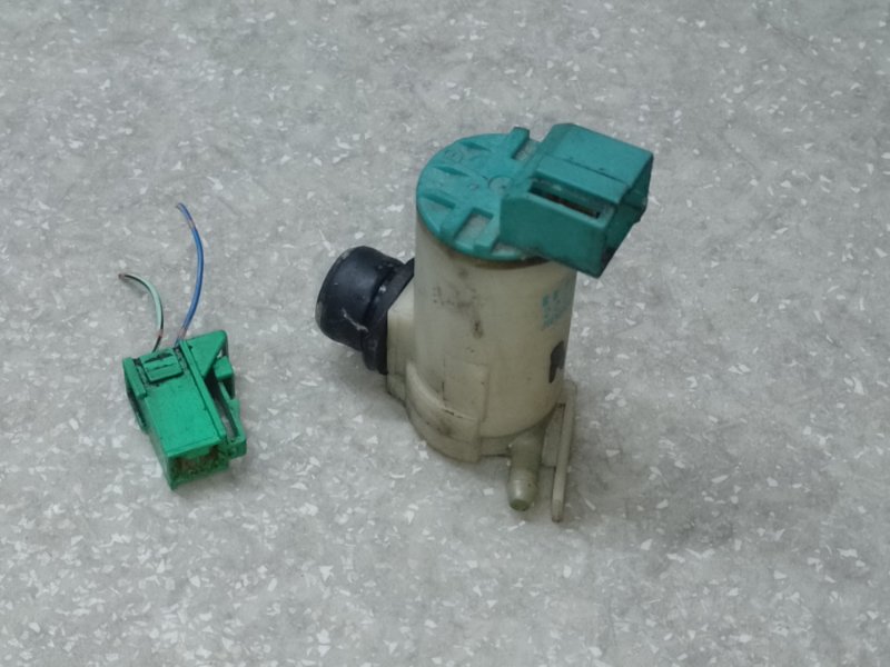 Насос омывателя стекла задний NISSAN X-TRAIL T30 01-07 28920-50Y10 Б/У