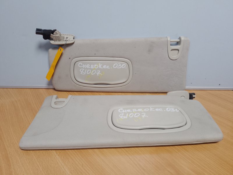 Запчасть козырек солнцезащитный JEEP CHEROKEE 14- 2015 Внедорожник 2.4 1UB77HDAAI Б/У Козырек солнцезащитный JEEP CHEROKEE 14- 2015 Внедорожник 2.4 1UB77HDAAI Б/У