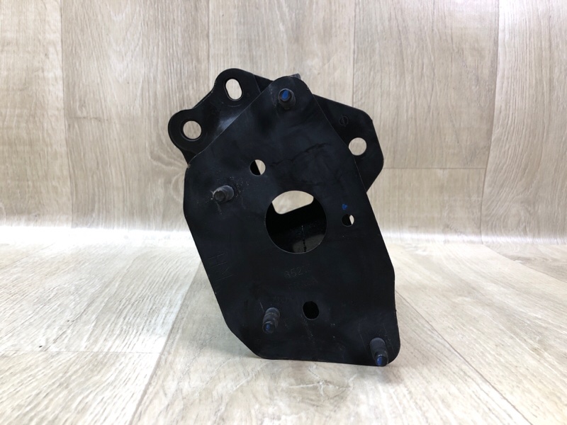 Кронштейн усилителя заднего бампера правый NISSAN X-TRAIL/ROGUE T33 20- 2.5 PR25DD