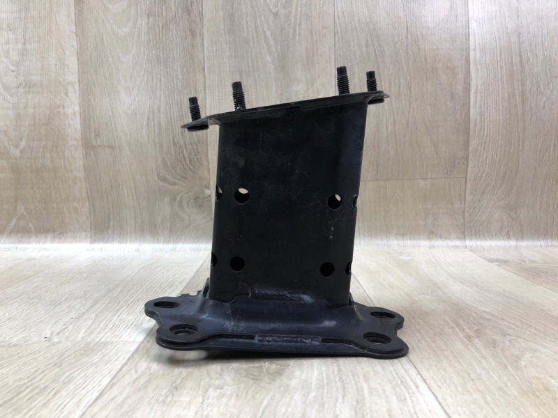 Кронштейн усилителя заднего бампера правый X-TRAIL/ROGUE T33 20- 2021 2.5 PR25DD