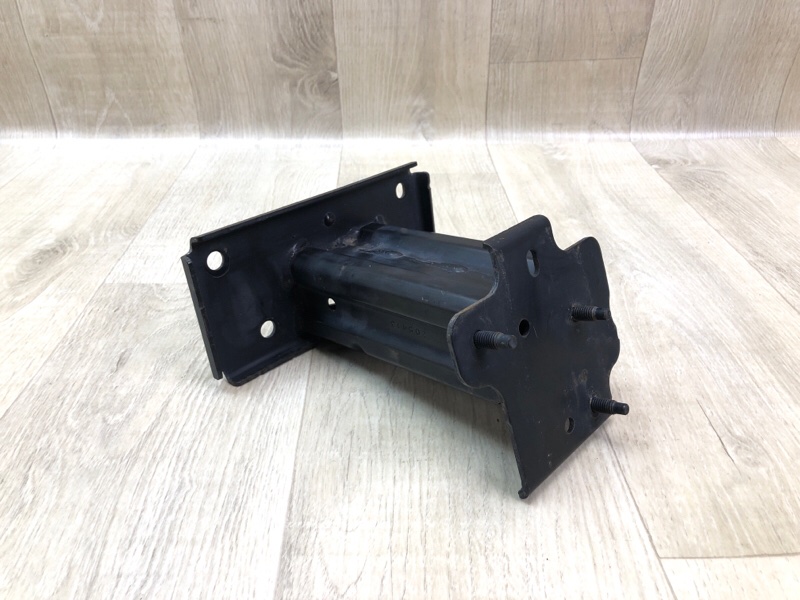 Кронштейн усилителя переднего бампера правый NISSAN X-TRAIL/ROGUE T32 13-20 622104BA0A Б/У