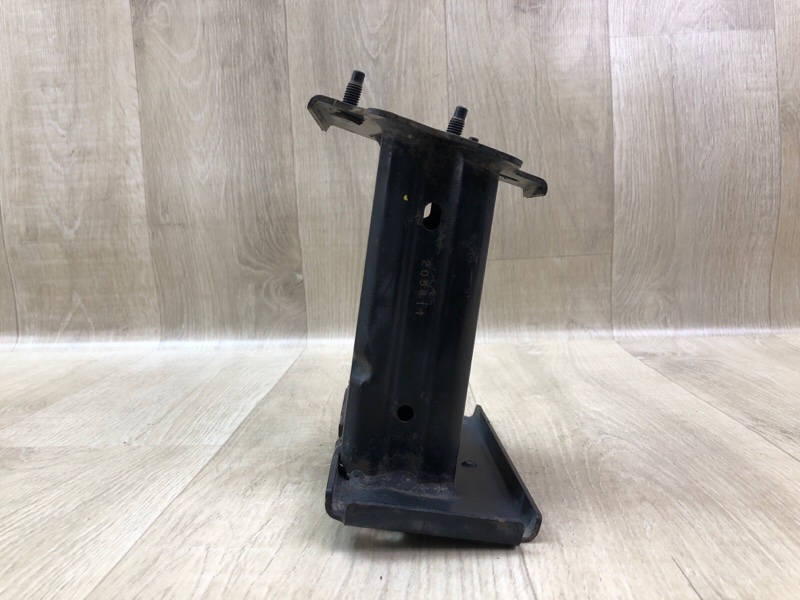 Кронштейн усилителя переднего бампера правый NISSAN X-TRAIL/ROGUE T32 13-20