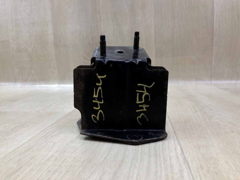 Кронштейн усилителя заднего бампера правый ROGUE 08-15 2010 2.5 QR25DE