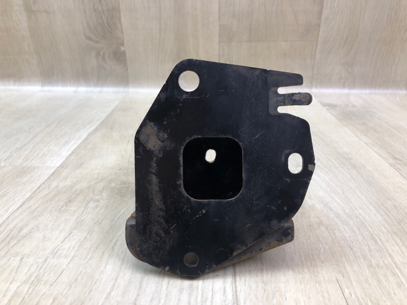 Кронштейн усилителя заднего бампера правый ROGUE 08-15 2010 2.5 QR25DE