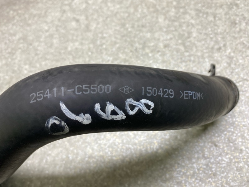 Патрубок системы охлаждения KIA SORENTO UM 14- 2.4 G4KJ