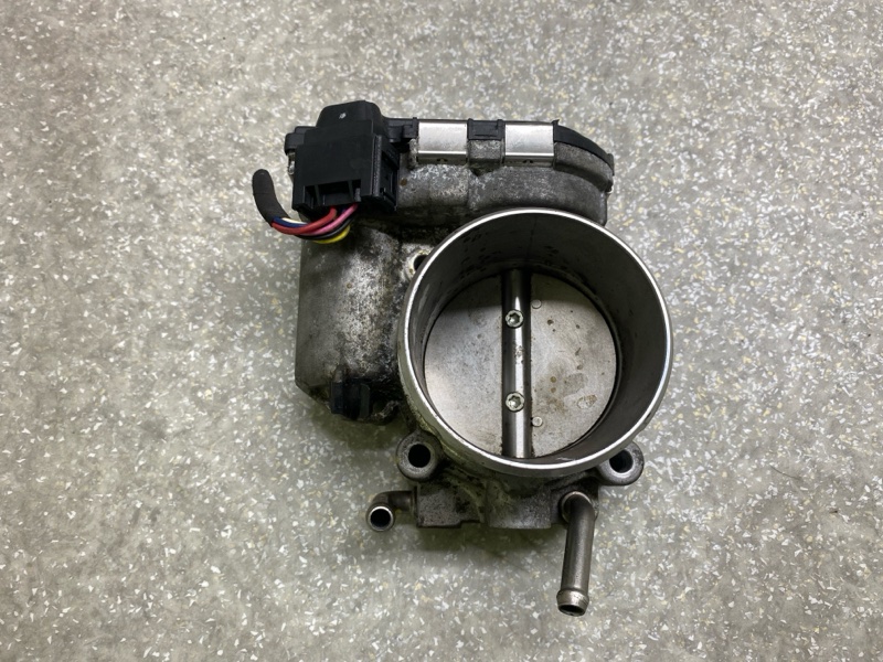 Запчасть дроссельная заслонка KIA SORENTO UM 14- 2015 2.4 G4KJ 35100-2G600 Б/У Дроссельная заслонка KIA SORENTO UM 14- 2015 2.4 G4KJ 35100-2G600 Б/У