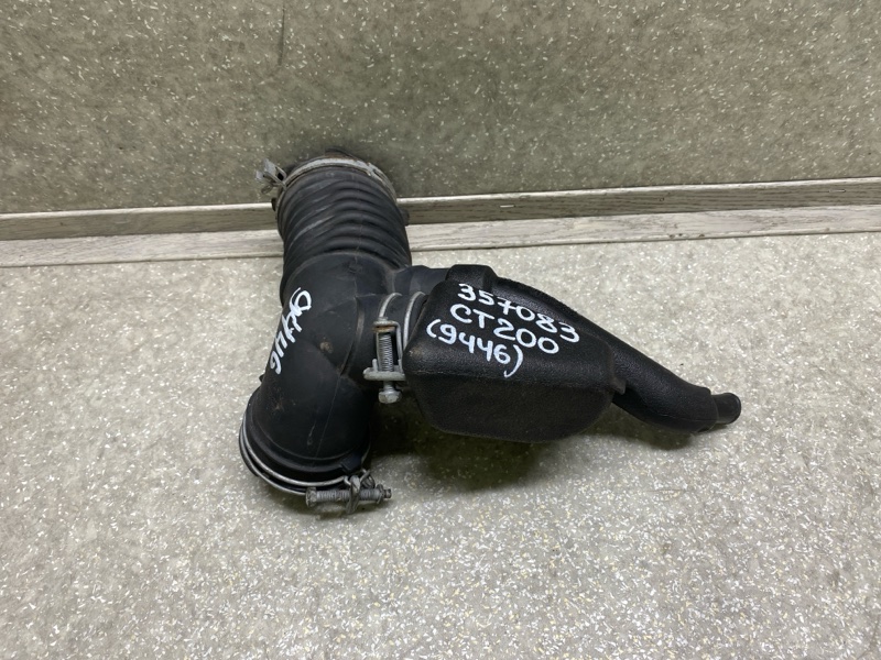 Патрубок воздушного фильтра LEXUS CT200 11-17 2013 1.8 2ZRFXE 17881-37220 Б/У