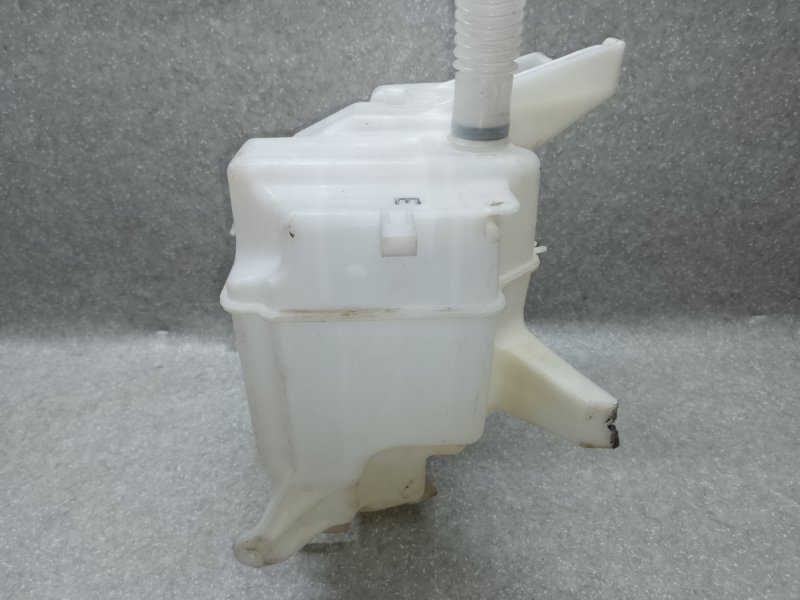 Бачок омывателя RAV4 05-12