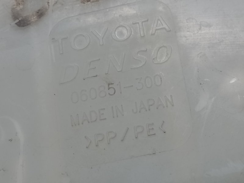 Бачок омывателя RAV4 05-12