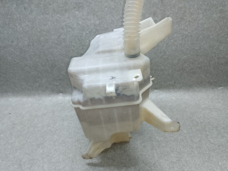 Бачок омывателя TOYOTA RAV4 05-12