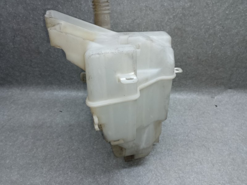 Бачок омывателя RAV4 05-12