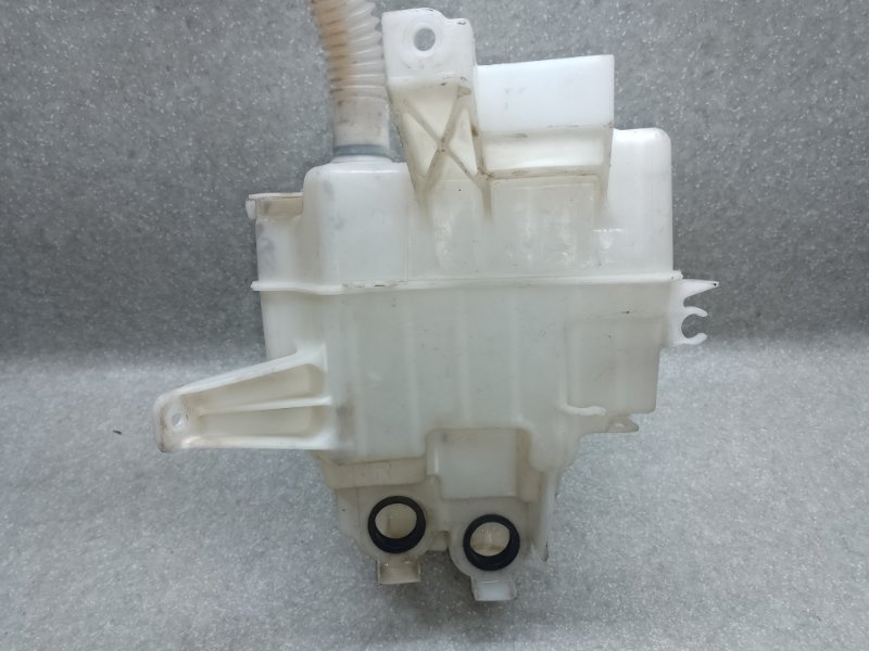 Бачок омывателя RAV4 05-12