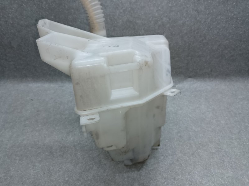 Бачок омывателя RAV4 05-12