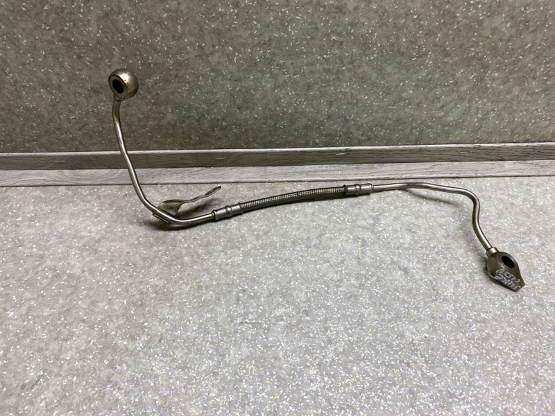 Трубка подачи масла в турбину JUKE 10-19 2011 1.6 MR16DDT