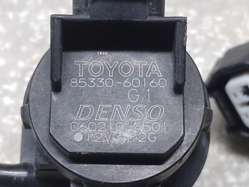 Насос омывателя стекла задний TOYOTA RAV4 05-12 Насос омывателя стекла задний TOYOTA RAV4 05-12