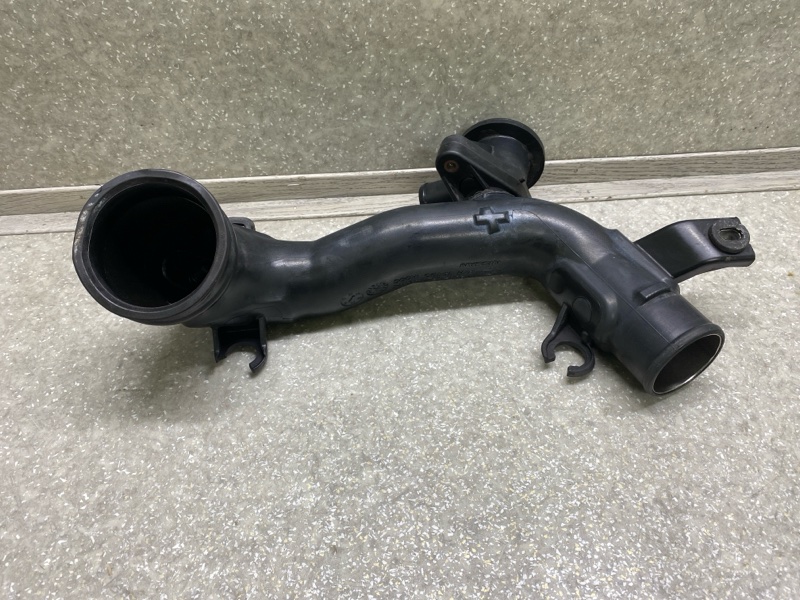 Патрубок интеркулера JUKE 10-19 2011 1.6 MR16DDT Патрубок интеркулера JUKE 10-19 2011 1.6 MR16DDT