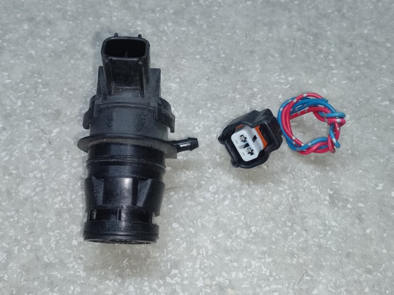 Запчасть насос омывателя стекла задний TOYOTA RAV4 05-12 85330-60160 Б/У Насос омывателя стекла задний TOYOTA RAV4 05-12 85330-60160 Б/У