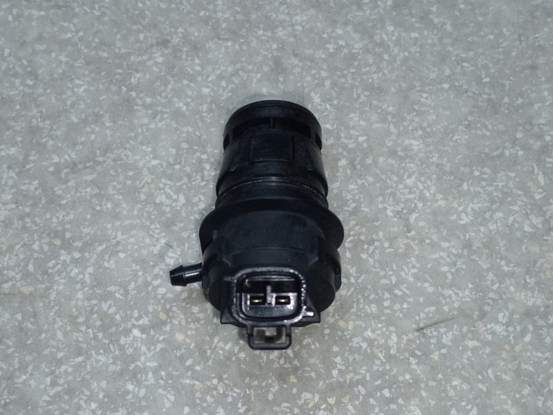 Насос омывателя стекла передний RAV4 05-12 Насос омывателя стекла передний RAV4 05-12