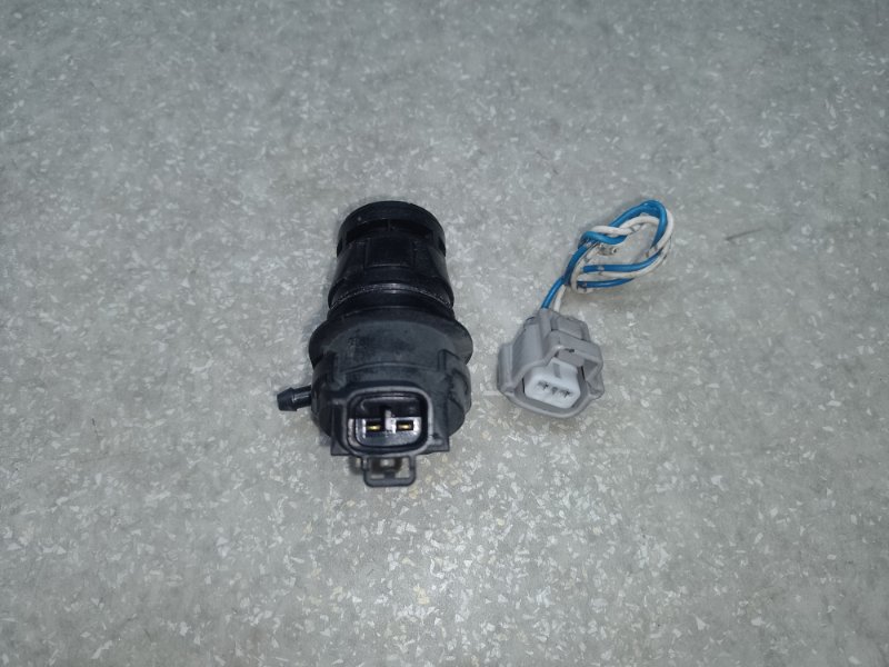 Насос омывателя стекла передний RAV4 05-12 Насос омывателя стекла передний RAV4 05-12