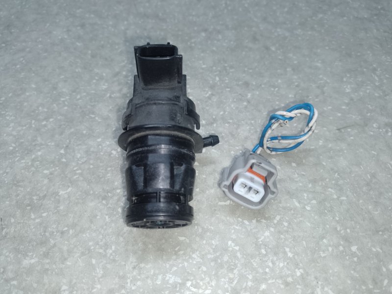 Запчасть насос омывателя стекла передний TOYOTA RAV4 05-12 85330-21010 Б/У Насос омывателя стекла передний TOYOTA RAV4 05-12 85330-21010 Б/У