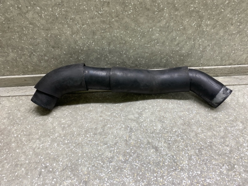 Патрубок интеркулера JUKE 10-19 2011 1.6 MR16DDT Патрубок интеркулера JUKE 10-19 2011 1.6 MR16DDT