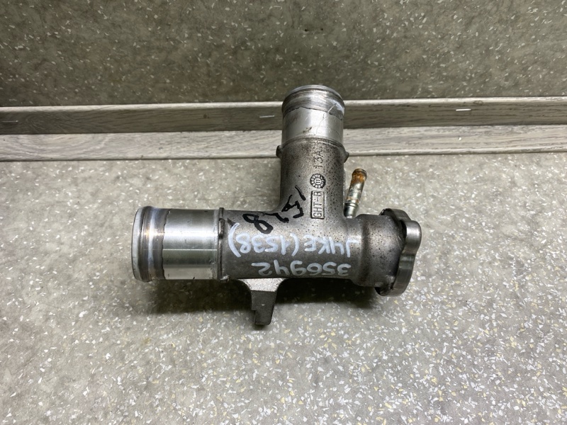 Фланец системы охлаждения NISSAN JUKE 10-19 2011 1.6 MR16DDT 11060-1KC1A Б/У