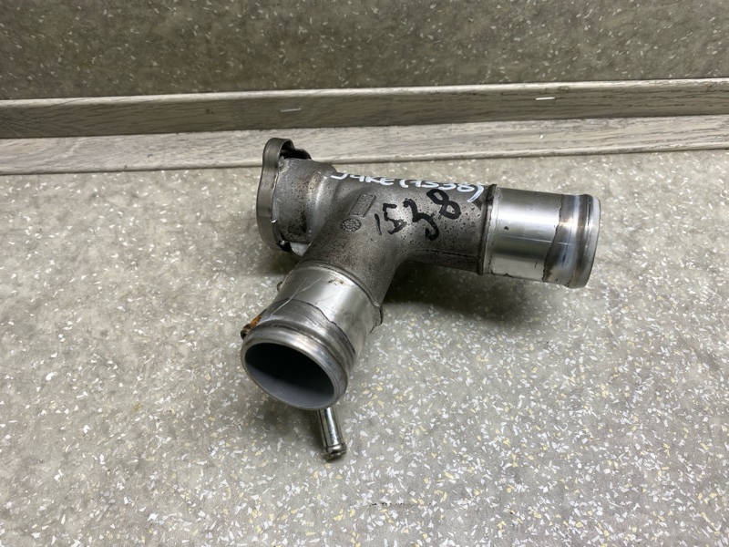 Фланец системы охлаждения JUKE 10-19 2011 1.6 MR16DDT