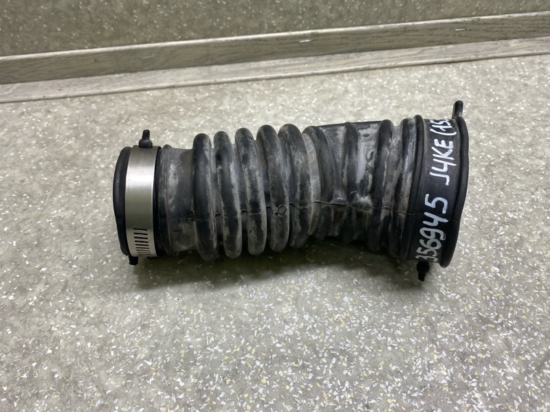 Патрубок воздушного фильтра NISSAN JUKE 10-19 2011 1.6 MR16DDT 16576-1KC0A Б/У