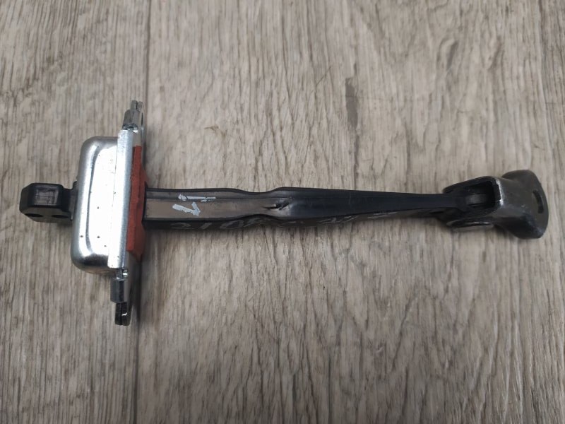 Ограничитель двери передний левый FORTE/CERATO TD 08-13 Ограничитель двери передний левый FORTE/CERATO TD 08-13