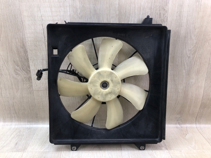 Диффузор вентилятора основного радиатора HONDA ACCORD CU8 / TSX 08-14 2010 2.4 K24Z3 38615-R40-A01 Б/У