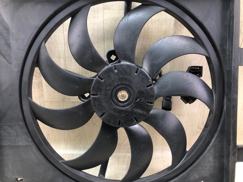 Диффузор вентилятора основного радиатора VERSA B17 11-19 2015 1.6 HR16DE