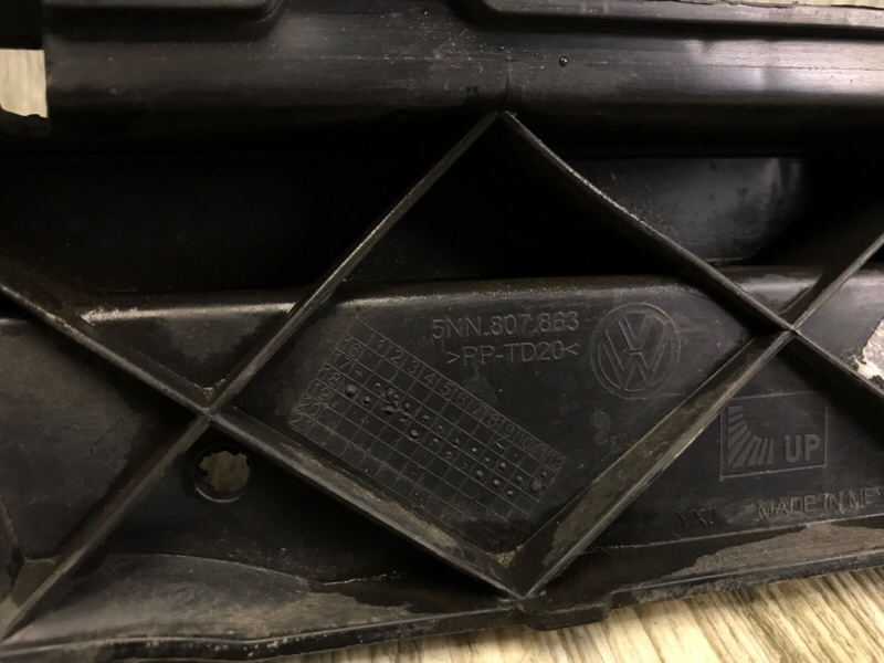 Кронштейн заднего бампера TIGUAN 16-23 2018 DGUA 2.0