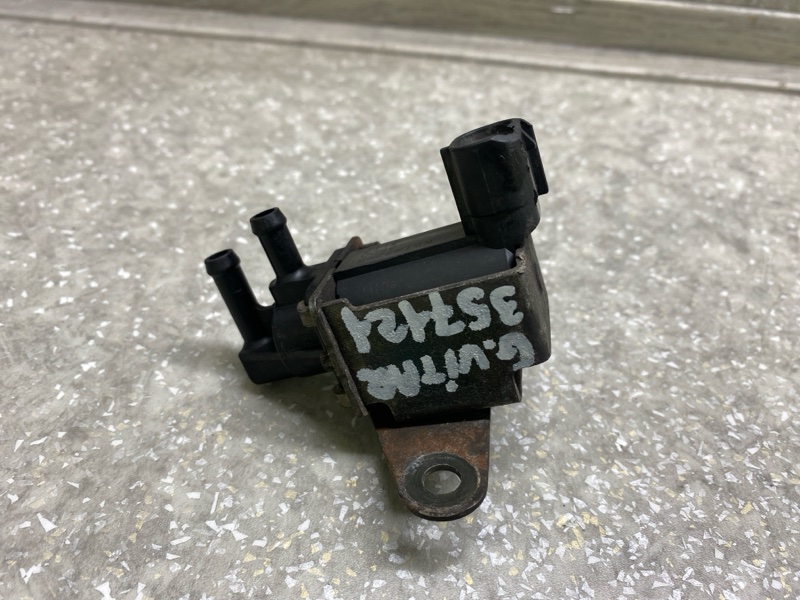 Клапан электромагнитный (вакуумный) SUZUKI GRAND VITARA 98-05 2003 H25A 2.5 18117-65D00 Б/У