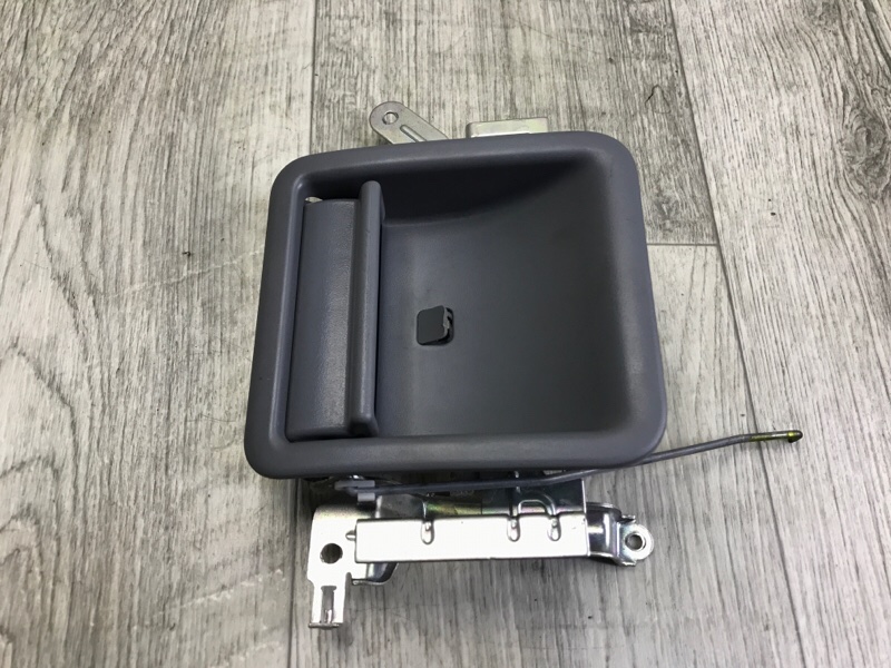 Ручка двери внутренняя задняя левая TOYOTA TACOMA 05-15 2015 4.0 1GRFE 69298-04010-B0 Б/У