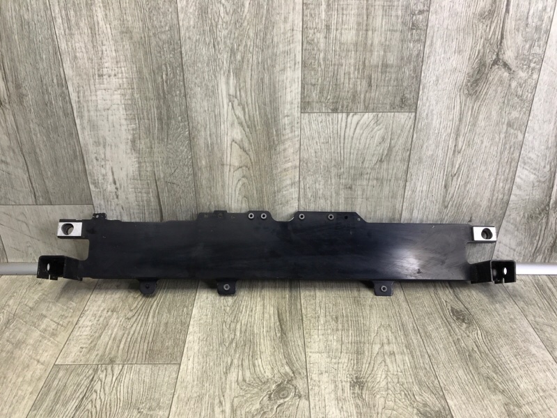 Балка под радиатор I3 (I01) 13–22 2017 W20K06A