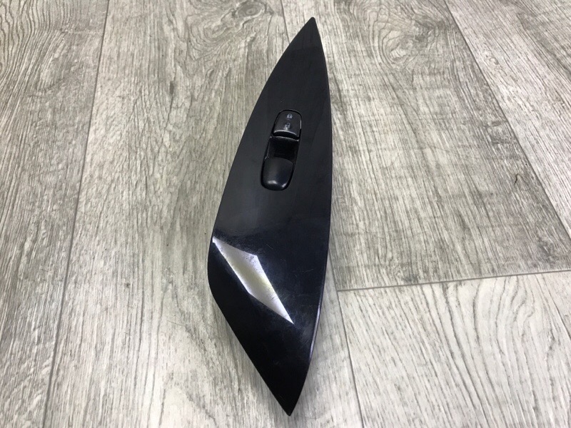 Кнопка стеклоподъемника передняя правая X-TRAIL/ROGUE T32 13-20 2017 T32 2.5 QR25DE