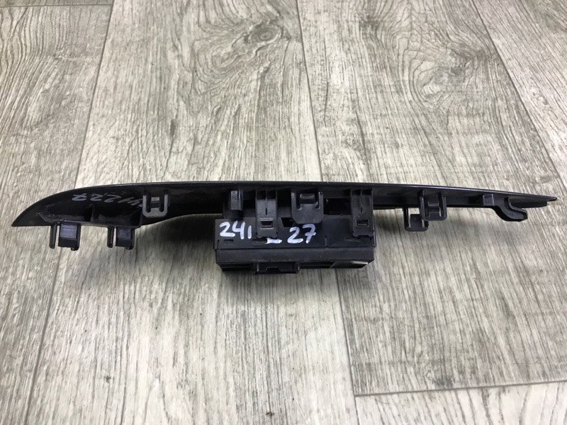 Кнопка стеклоподъемника передняя правая X-TRAIL/ROGUE T32 13-20 2017 T32 2.5 QR25DE