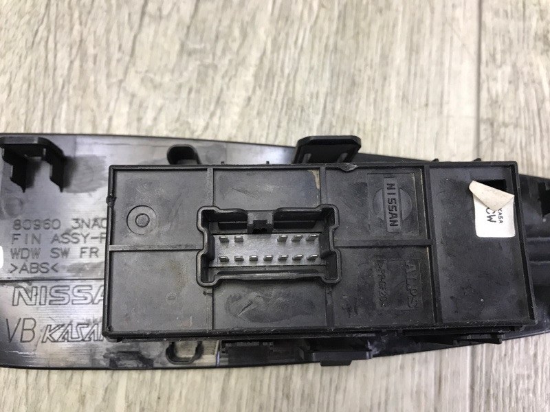 Кнопка стеклоподъемника передняя правая X-TRAIL/ROGUE T32 13-20 2017 T32 2.5 QR25DE