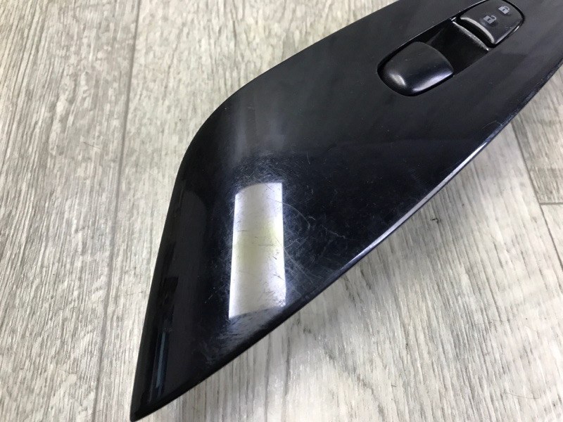 Кнопка стеклоподъемника передняя правая X-TRAIL/ROGUE T32 13-20 2017 T32 2.5 QR25DE