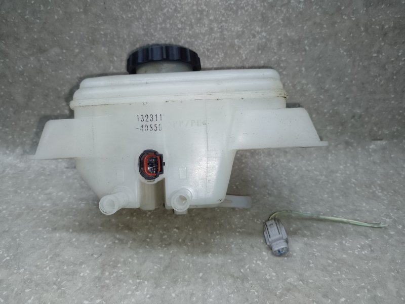 Бачок главного тормозного цилиндра CAMRY 40 06-11 2009 2.4 2AZFXE