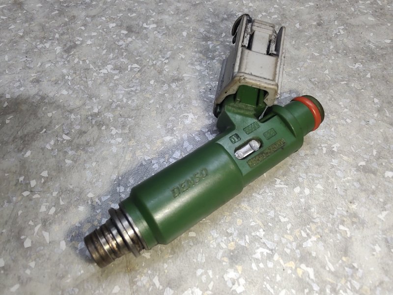 Запчасть форсунка топливная TOYOTA COROLLA 120 00-07 1.8 1ZZFE 23209-22040 Б/У Форсунка топливная TOYOTA COROLLA 120 00-07 1.8 1ZZFE 23209-22040 Б/У