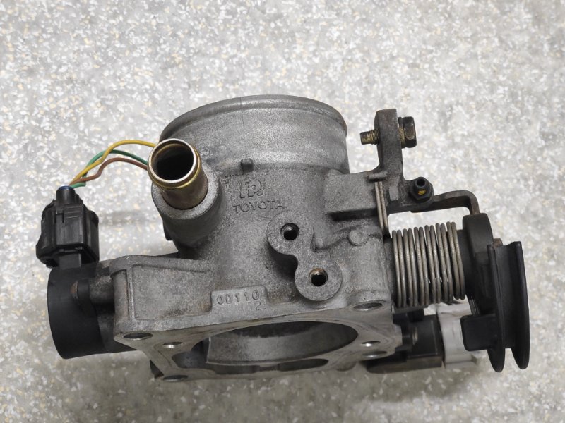 Дроссельная заслонка TOYOTA COROLLA 120 00-07 1.8 1ZZFE